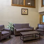 Red Roof Inn & Suites Hermitage