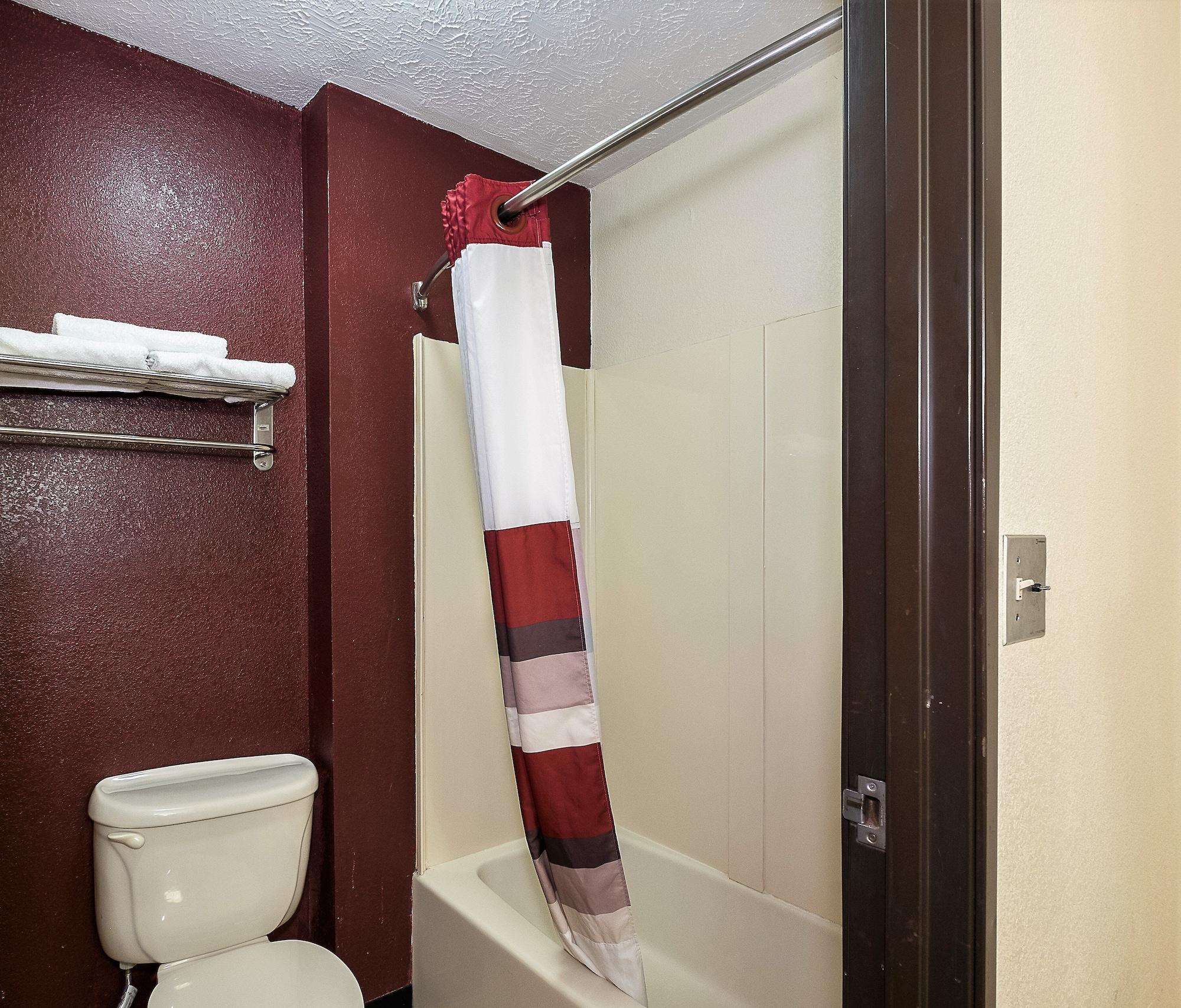 Motel Red Roof & 2*